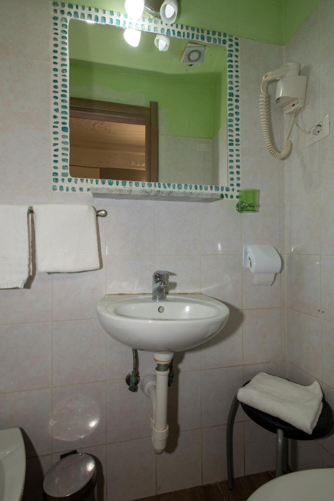 Piola Hotel 2*